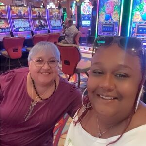 🫶🏽🥰❤️ Mom & Me ❤️🫶🏽🥰 Live together selling our amazing finds!